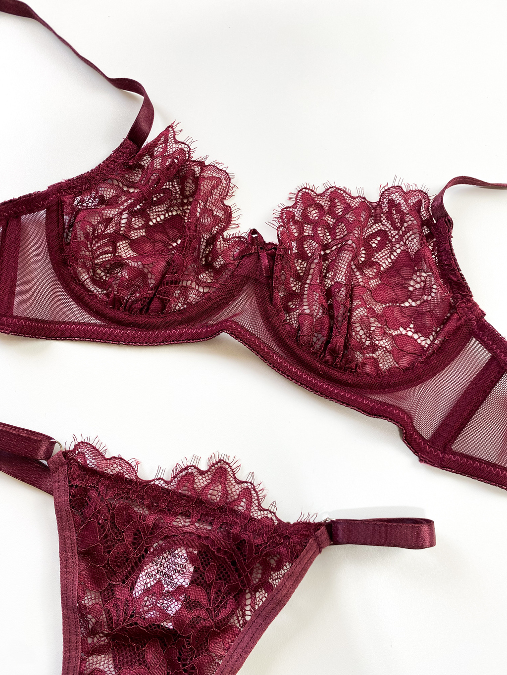 Conjunto de lingerie Sofia em tule e renda sem bojo, com aro de sustentação