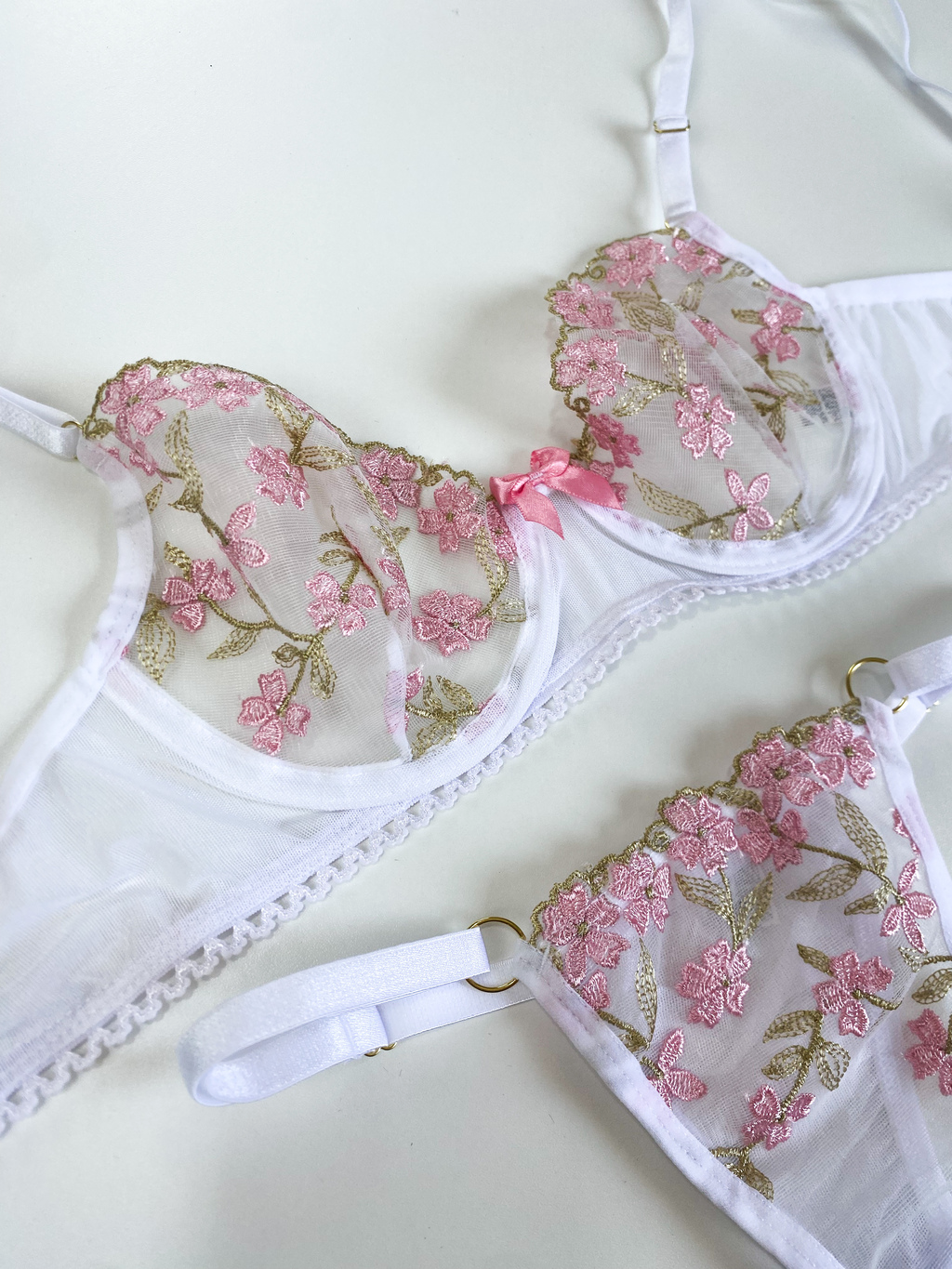 Conjunto de lingerie Julieta em tule sem bojo, com aro de sustentação