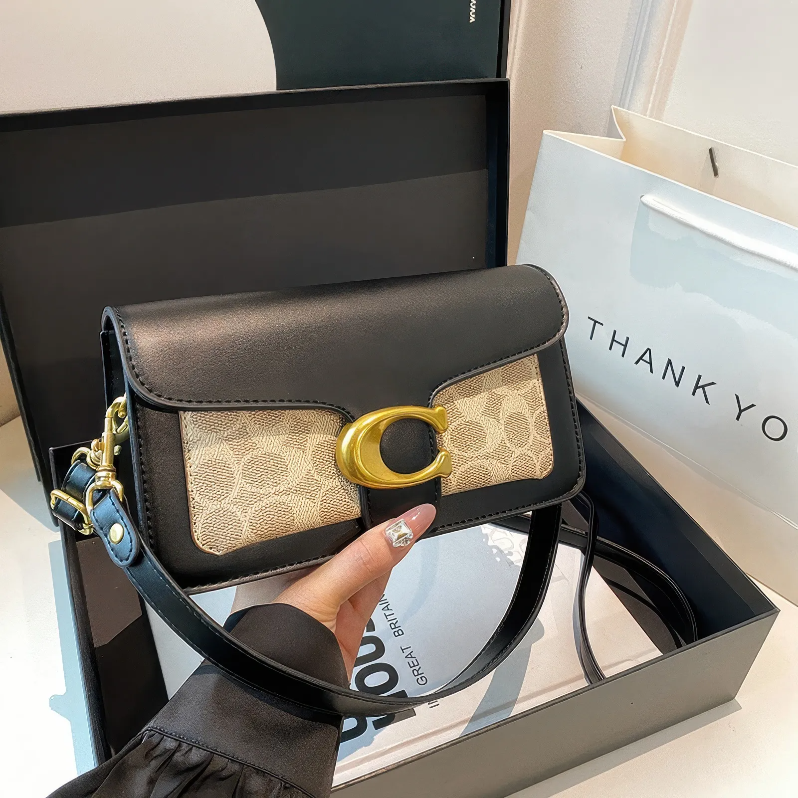 Bolsa Tabby Shoulder 26 Coach – Preto Monograma