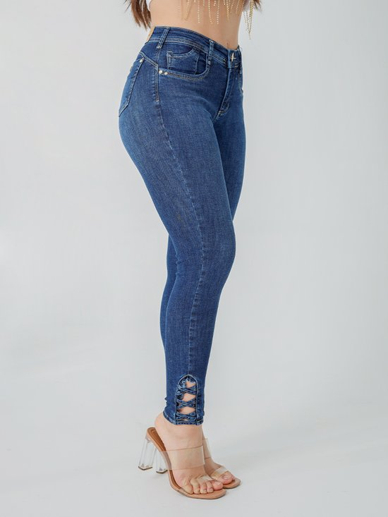 Calça Feminina Jeans Cigarrete Recorte na Barra