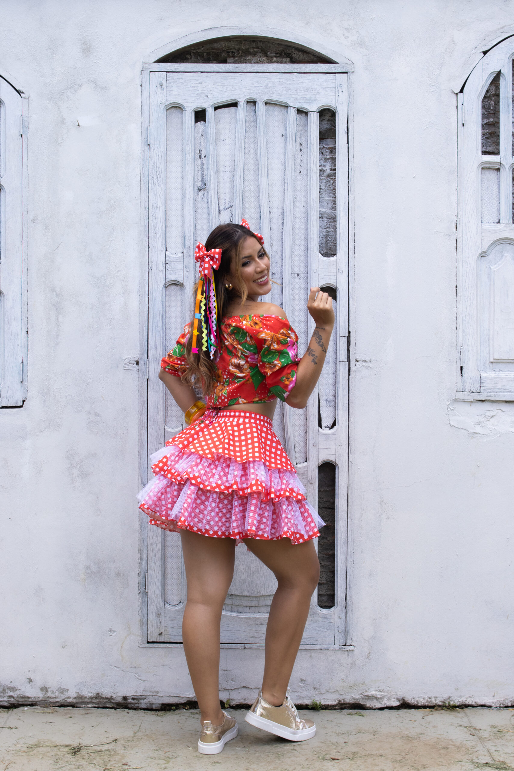 Conjunto Cropped junino xadrez + Saia junina xadrez + Laço junino xadrez