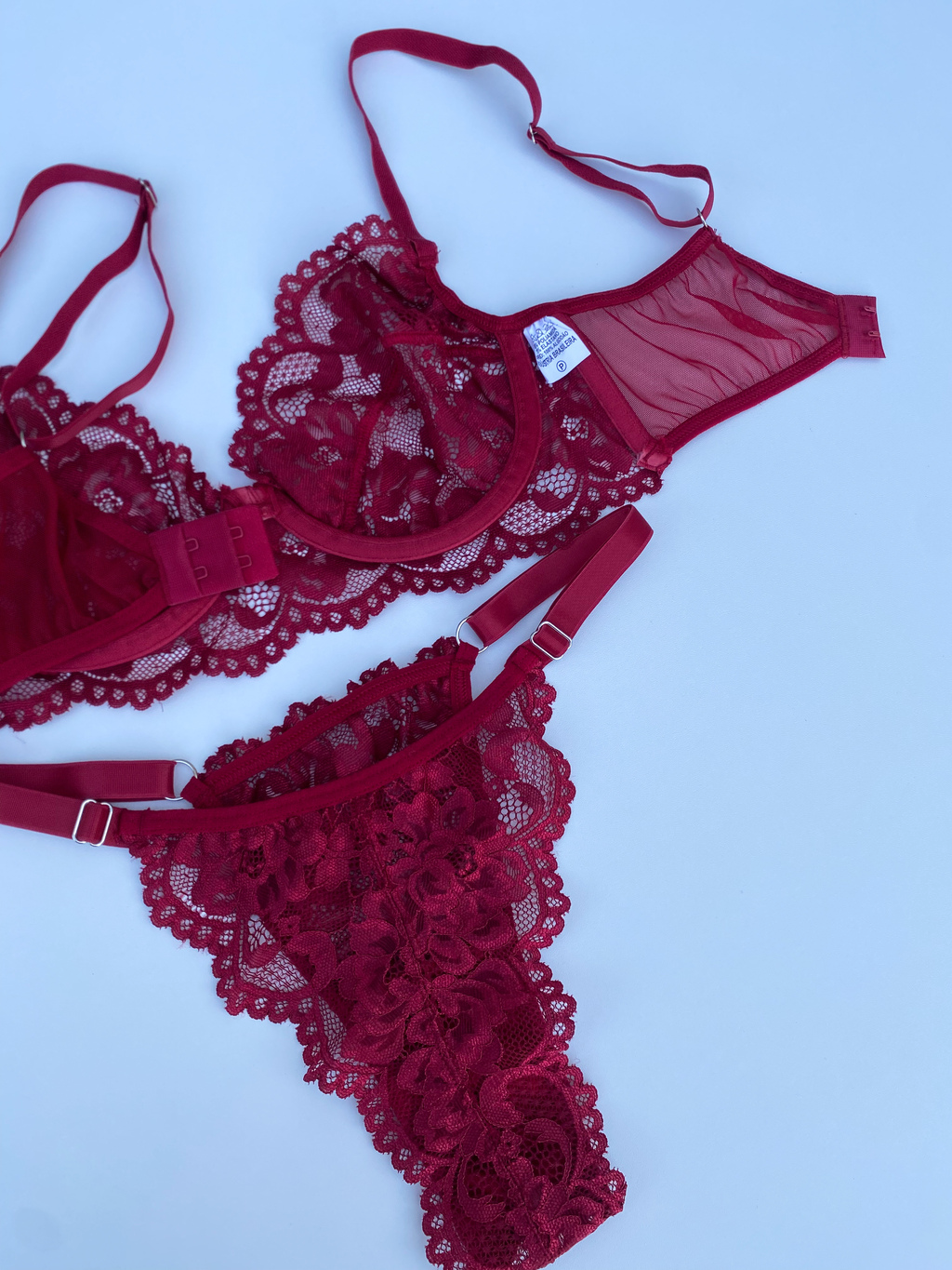 Conjunto de lingerie Dark, em renda, sem bojo, com aro de sustentação