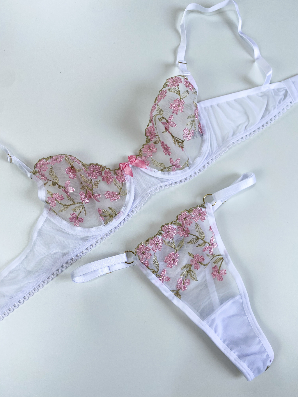 Conjunto de lingerie Julieta em tule sem bojo, com aro de sustentação