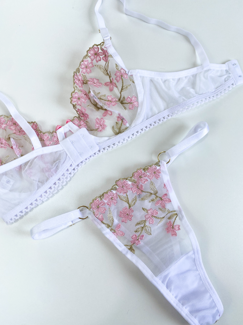 Conjunto de lingerie Julieta em tule sem bojo, com aro de sustentação